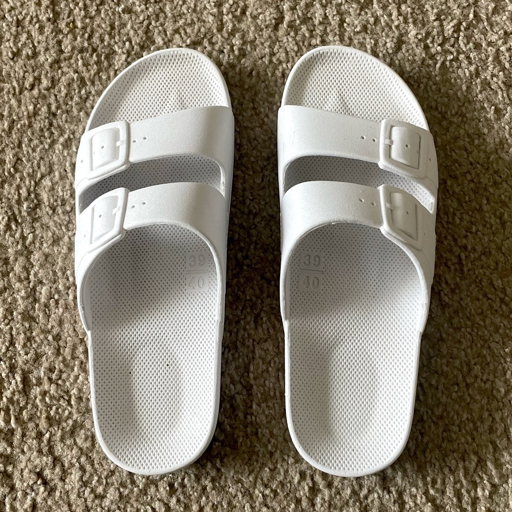 White Freedom Moses slides US size 8/9 Euro size 39/40
